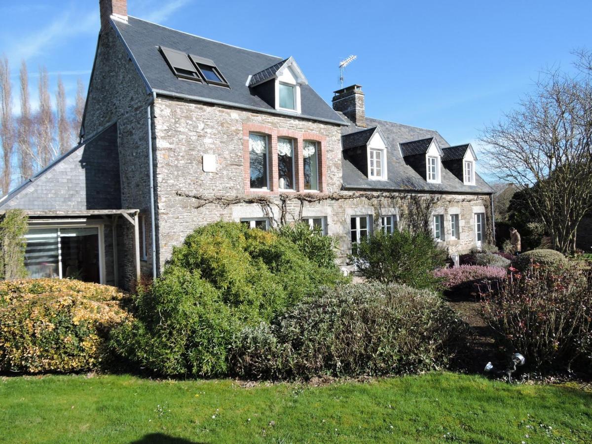 Gite De Charme "La Maison Saint-Leonard" Avec Piscine, Spa, Vue Sur Le Mont Saint-Michel Vains Екстериор снимка
